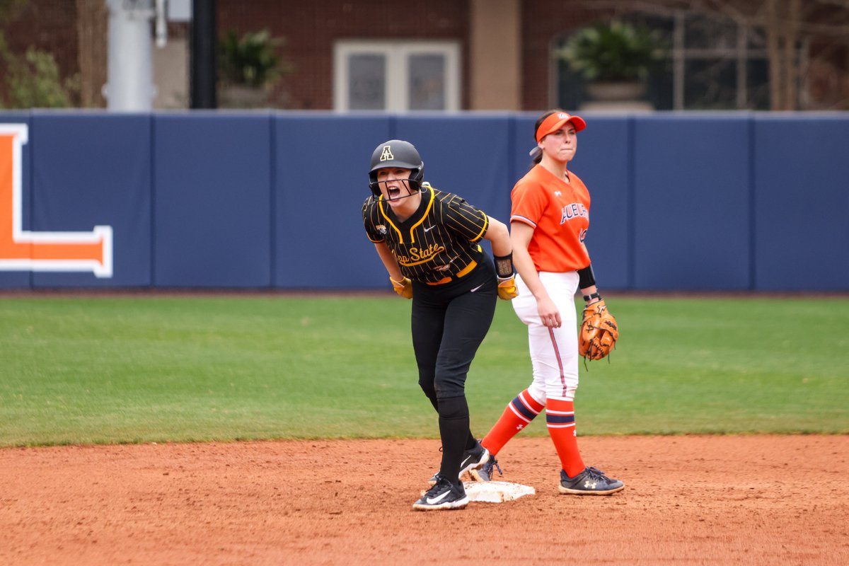 WHO ELSE BUT GB?  

Grace Barrett with her seventh RBI of the weekend!  

The Mountaineers are back in front in the top of the ninth with runners on first and third!  

T9 | App 9, Auburn 8  

#OTM
