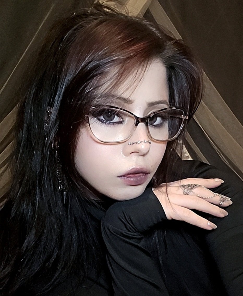 Alilix_x's tweet photo. I didn't feel like wearing false lashes for this look https://t.co/PHLlBvIt4j