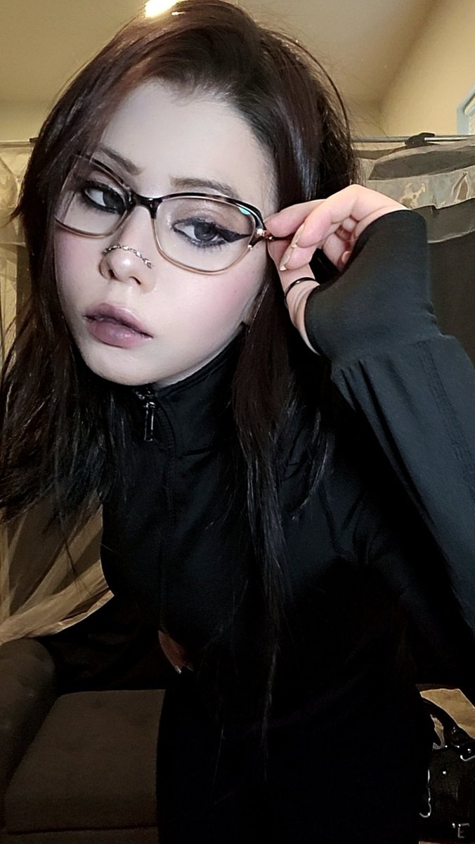 Alilix_x's tweet photo. I didn't feel like wearing false lashes for this look https://t.co/PHLlBvIt4j