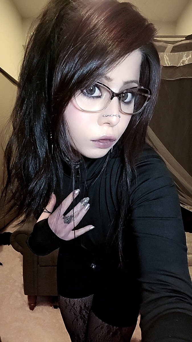 Alilix_x's tweet photo. I didn't feel like wearing false lashes for this look https://t.co/PHLlBvIt4j