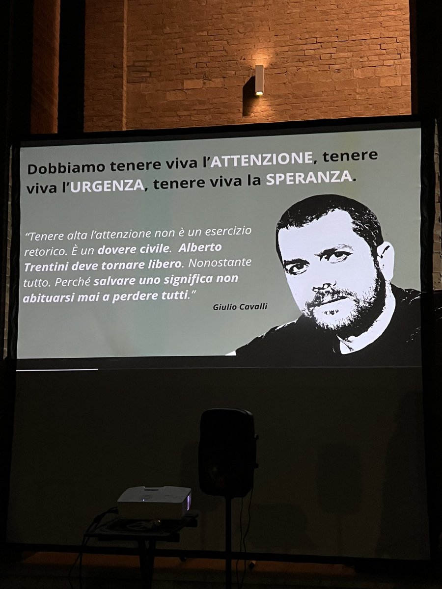 comunevenezia's tweet photo. 🕯️ Al #Lido di Venezia, si è svolta la fiaccolata in solidarietà ad Alberto Trentini, il cooperante arrestato in Venezuela.

🔸 Un momento di vicinanza e sostegno, promosso da amici e amiche di Alberto, per sensibilizzare sulla sua situazione e chiedere la sua liberazione.

🔹 Presenti il consigliere delegato ai Rapporti con le Isole Alessandro Scarpa Marta, il presidente della Municipalità Lido Pellestrina Emilio Guberti, il consigliere comunale Nicola Gervasutti e il consigliere della Municipalità Massimo Longo.