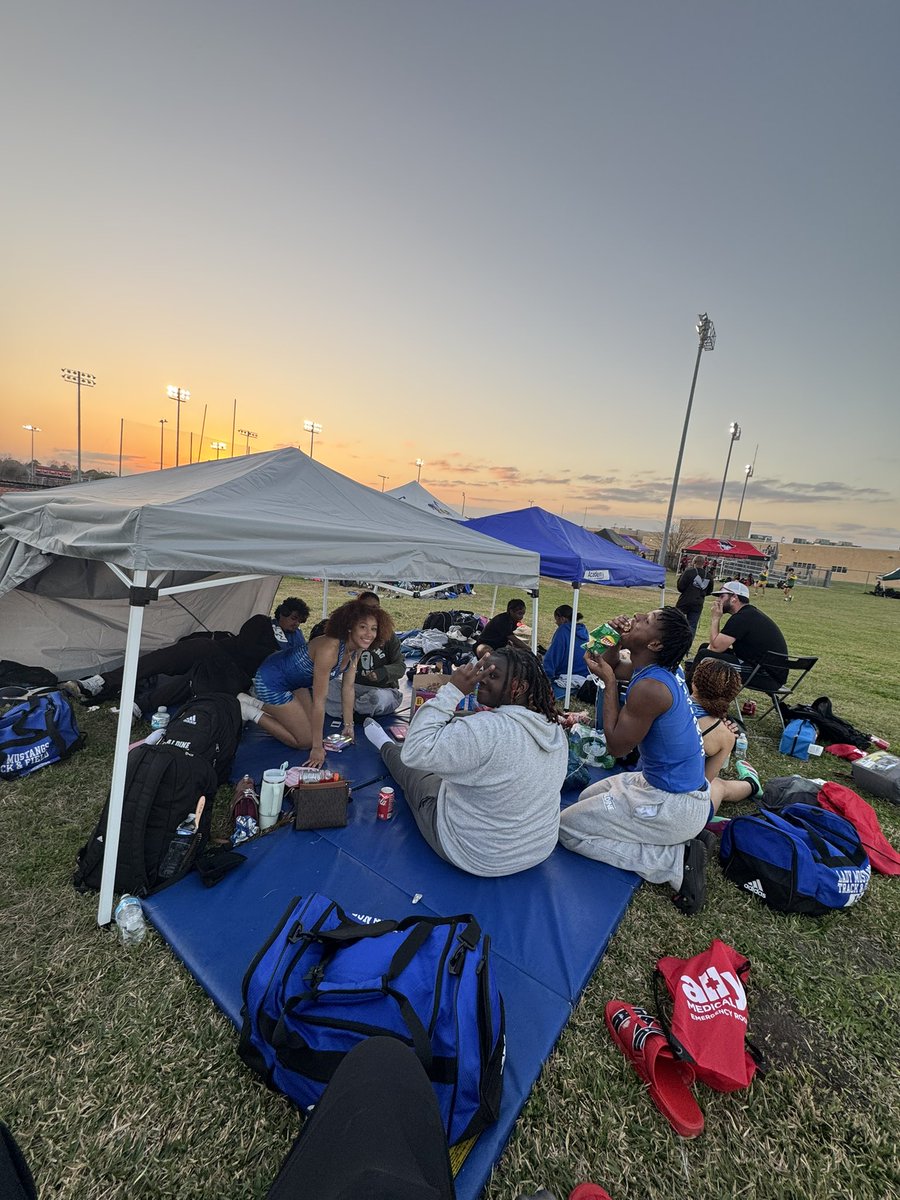 brentcates20's tweet image. Really proud of how our kids competed at the first varsity meet of the season! Those that were called upon at different moments stepped up and accepted the challenge!
They are the reason why I love what I do! 💪✔️
