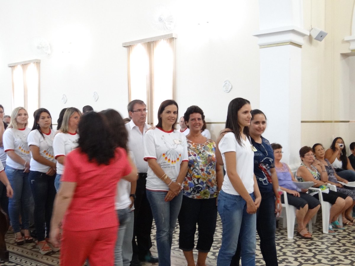 doradaylibre's tweet photo. há exatos 13 anos eu obrigava a minha mãe a crismar para ser minha madrinha na crisma porque ela me obrigou a fazer crisma https://t.co/4KUtvNzeCW