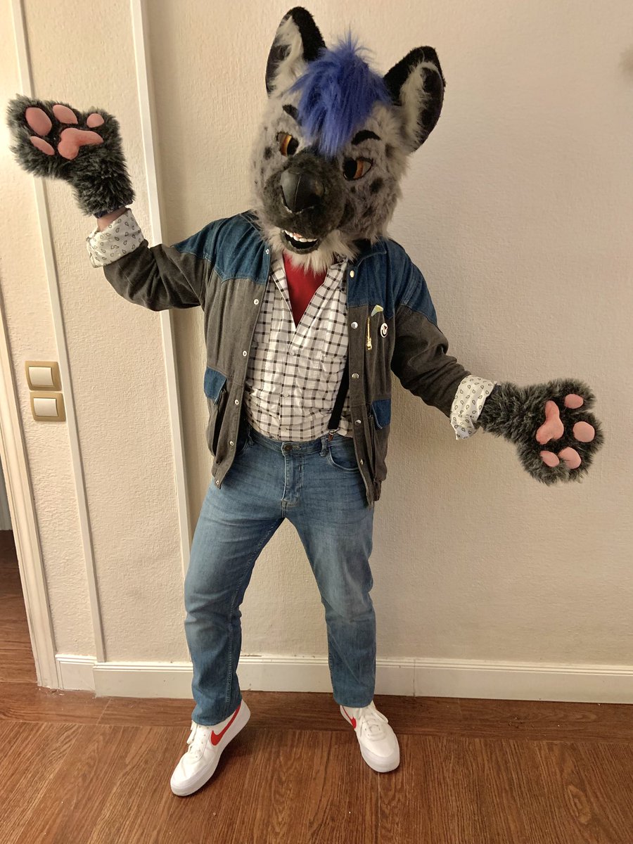 Today I celebrate 10 years on the furry fandom, im so happy about that, so many friends and memories that have passed these years ^w^