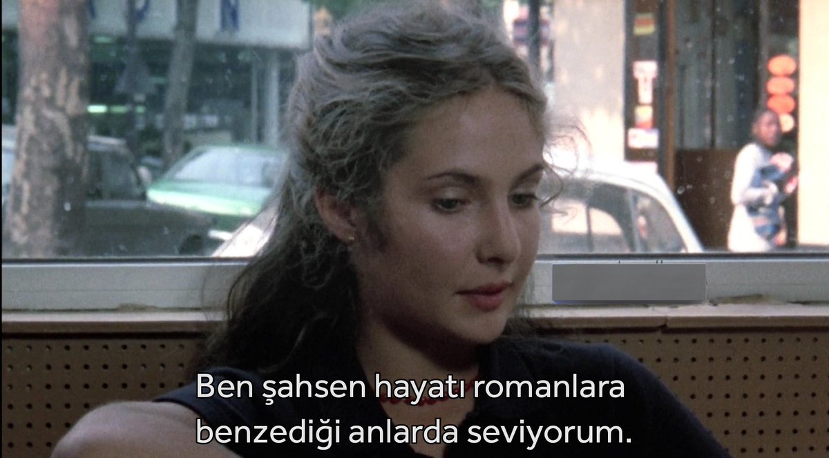 "ben şahsen hayatı romanlara benzediği anlarda seviyorum."

la femme de l'aviateur.
èric rohmer.
1981.