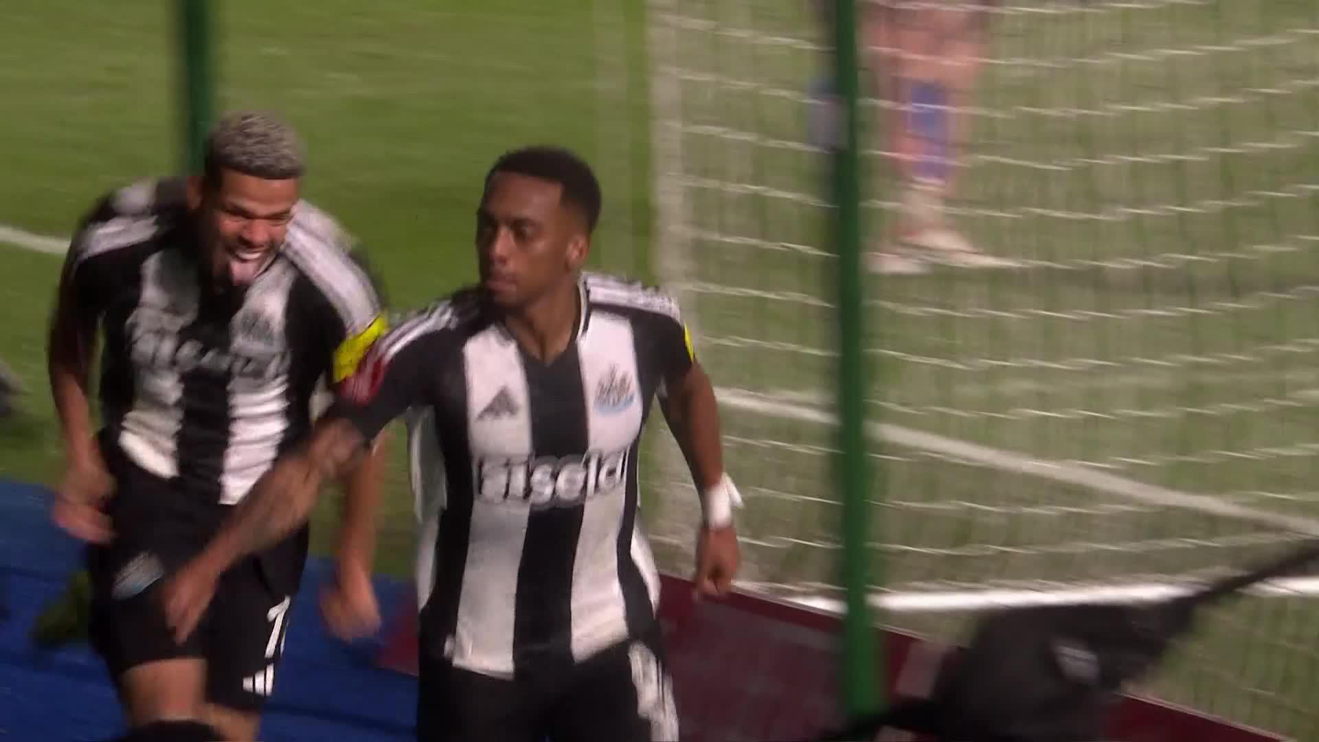 It's @Joewillock again 🤩He's put @NUFC ahead late on!#EmiratesFACup