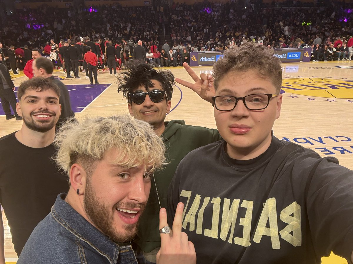 The Nova Streaming Cabal have been pushing the line when it comes to many things these past few months

But they have finally full crossed the line so I think its time to expose it all

A Thread 🧵