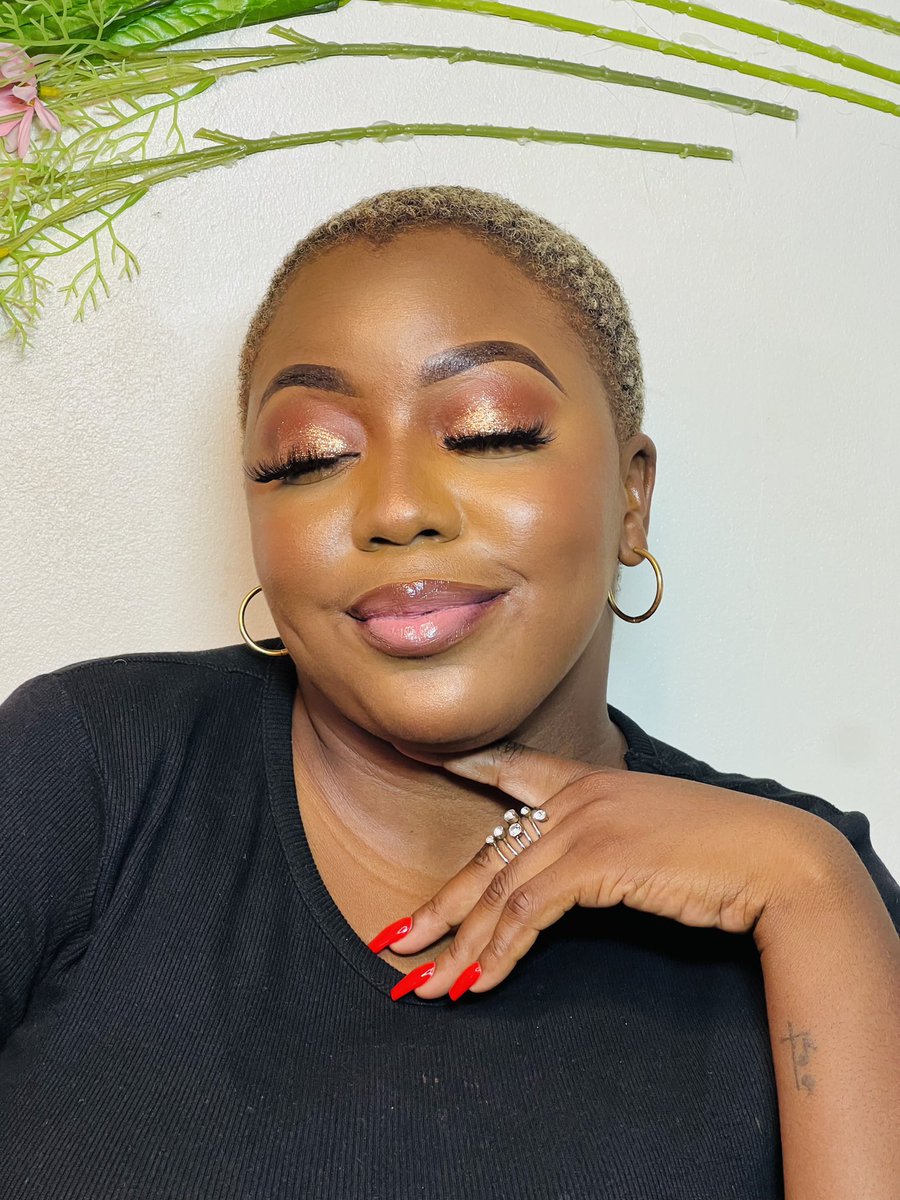 aunty_divah's tweet photo. Girls on this app, why don’t you book my MUA??? Beauty by Laina in Oshakati, Ekuku! 
+264 813109629
Please book in advance ♥️ https://t.co/J65AuoQvTo