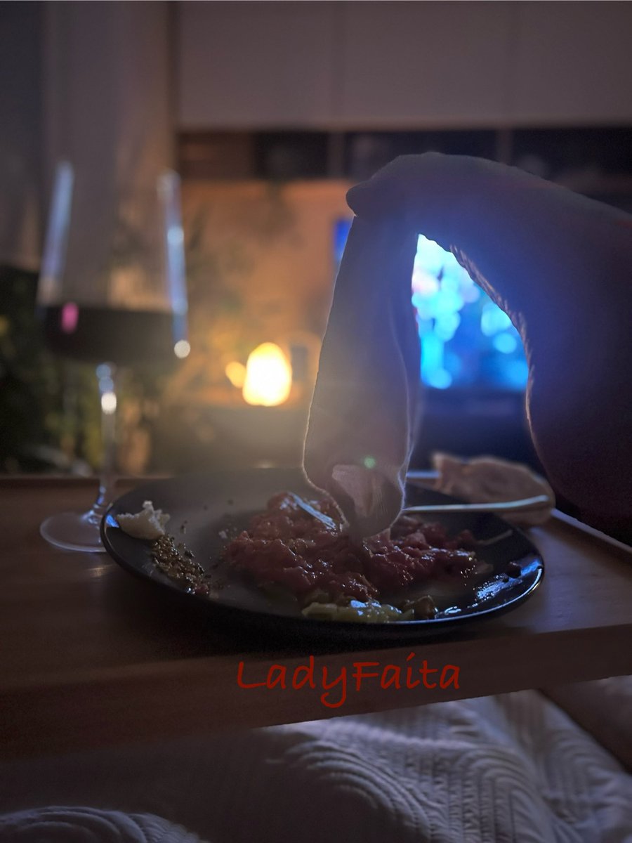 LadyFaita's tweet photo. Klękasz, doprawiam i żresz resztki po Księżniczce 👇 dziękuj za takie rarytasy ośle https://t.co/B0zcG3shfi