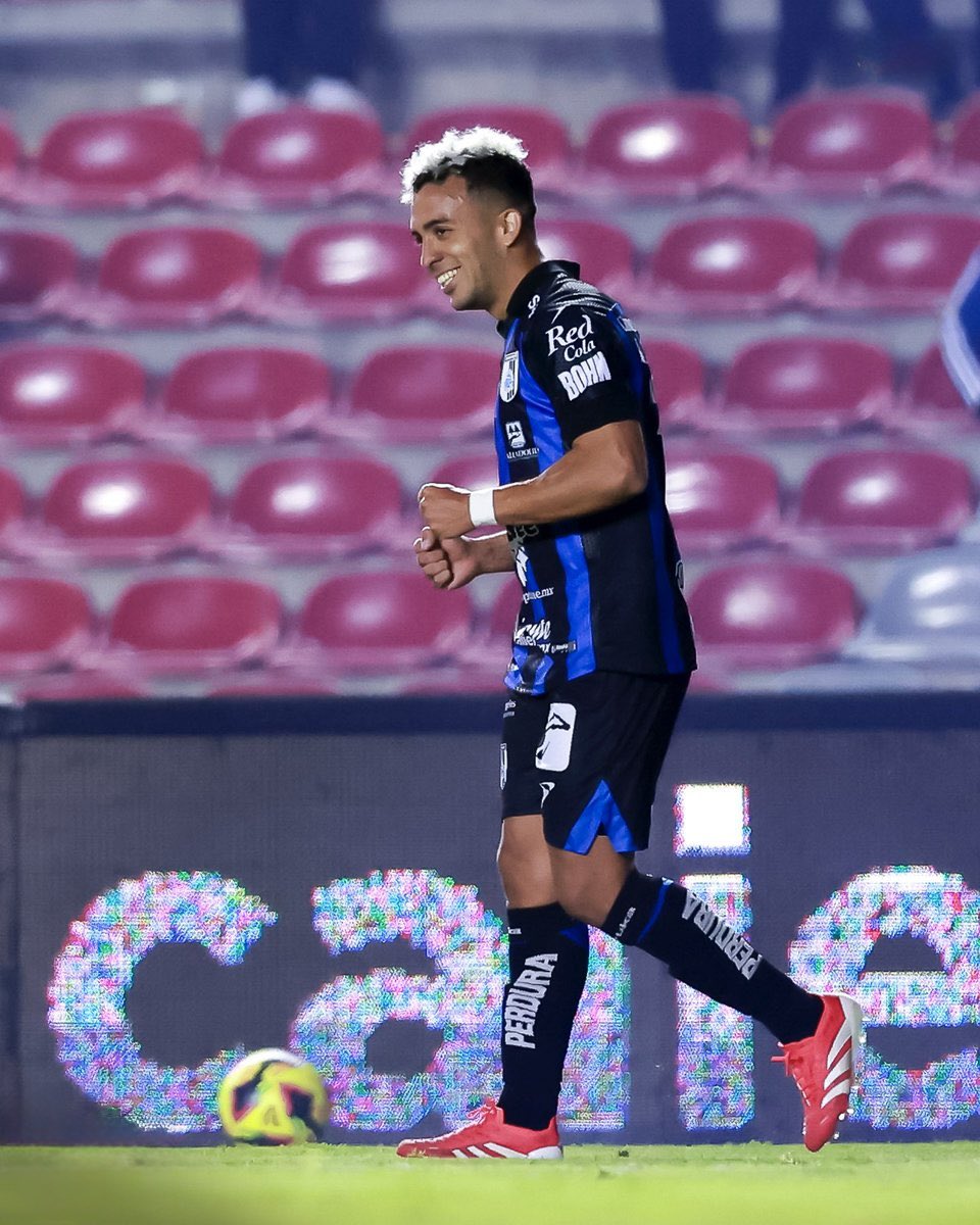 LuquiiRodriguez's tweet photo. El clásico se quedó en casa 🔵⚫️🐓 https://t.co/iGigUNCLof