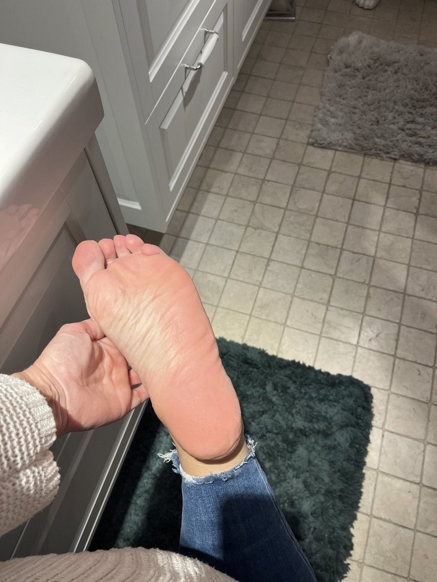 Leck mir mal von der Ferse bis zu Zehe 😈und dann nimm den großen Zeh in den Mund und Lutsch dran du Schweinchen 🔥

<a href="/HerSexyFeet/">👣 Her Sexy Feet 👣</a> 
<a href="/FootFetishOnly_/">Foot Fetish Only</a> <a href="/footslavepig/">RT foot piggy 12K</a>
<a href="/cheesytoesands2/">cheesytoesands1</a>