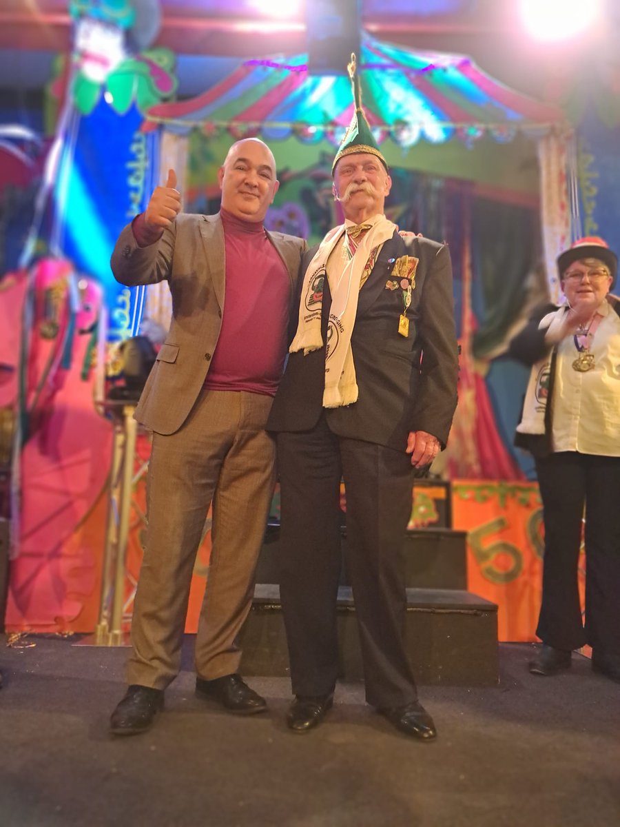 🎖️Zojuist ontving Willem Gerardus Kuijper de Amsterdamspeld voor zijn jarenlange inzet als vrijwilliger voor carnavalsvereniging d’Ossenknarren en al het werk dat hij deed voor de gemeenschap in Amsterdam-Osdorp.