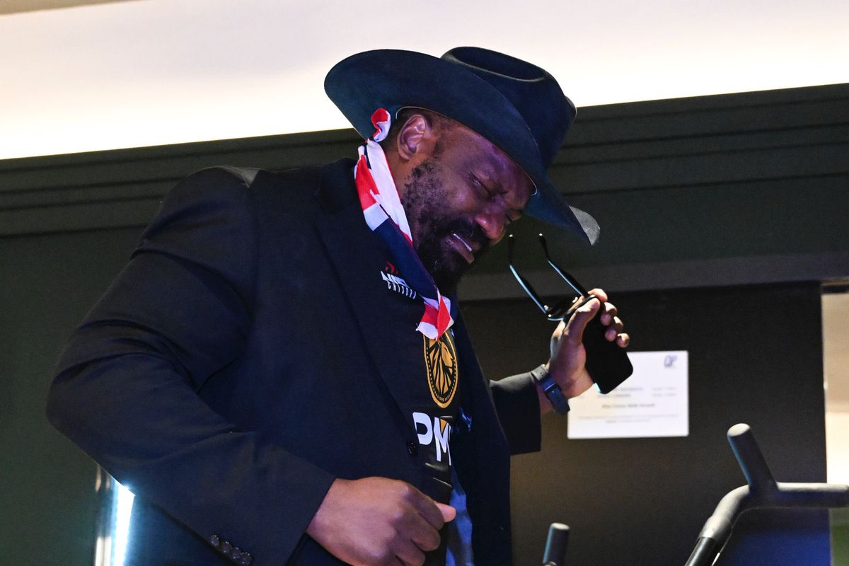 DerekWarChisora's tweet photo. WAR is finally here. I’m bringing all that emotion in the ring tonight. Seek and destroy no mercy. I’m hunting this guy right from the gate 🔥 #warchisora https://t.co/hXzPhGaHfO