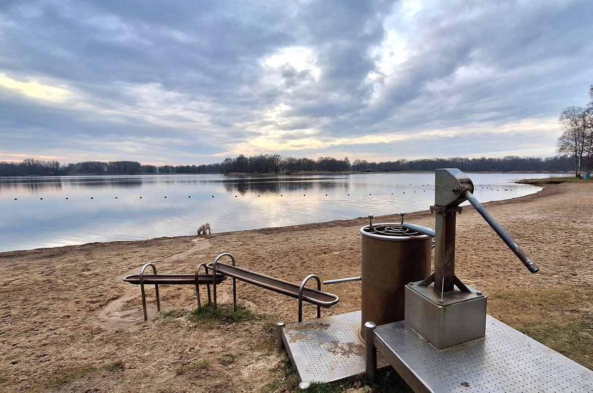 joshua_josprijs's tweet image. Het was vanmiddag weer heerlijk op #Bussloo.
Wie geen pas heeft kan nu ook gratis het recreatiegebied op.
Slagbomen worden vervangen.
#honden #Recreatieplas #hondenuitlaatgebied.