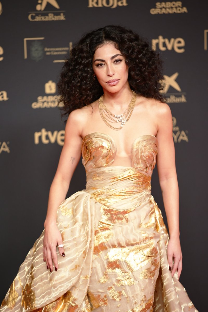 Mina El Hammani, en la alfombra roja de los Goya. 

La actriz ha hecho en 2024 su primera película como protagonista: RAQA. 

📸 <a href="/MarcoBarada/">Marco Barada</a>  
#Goya2025