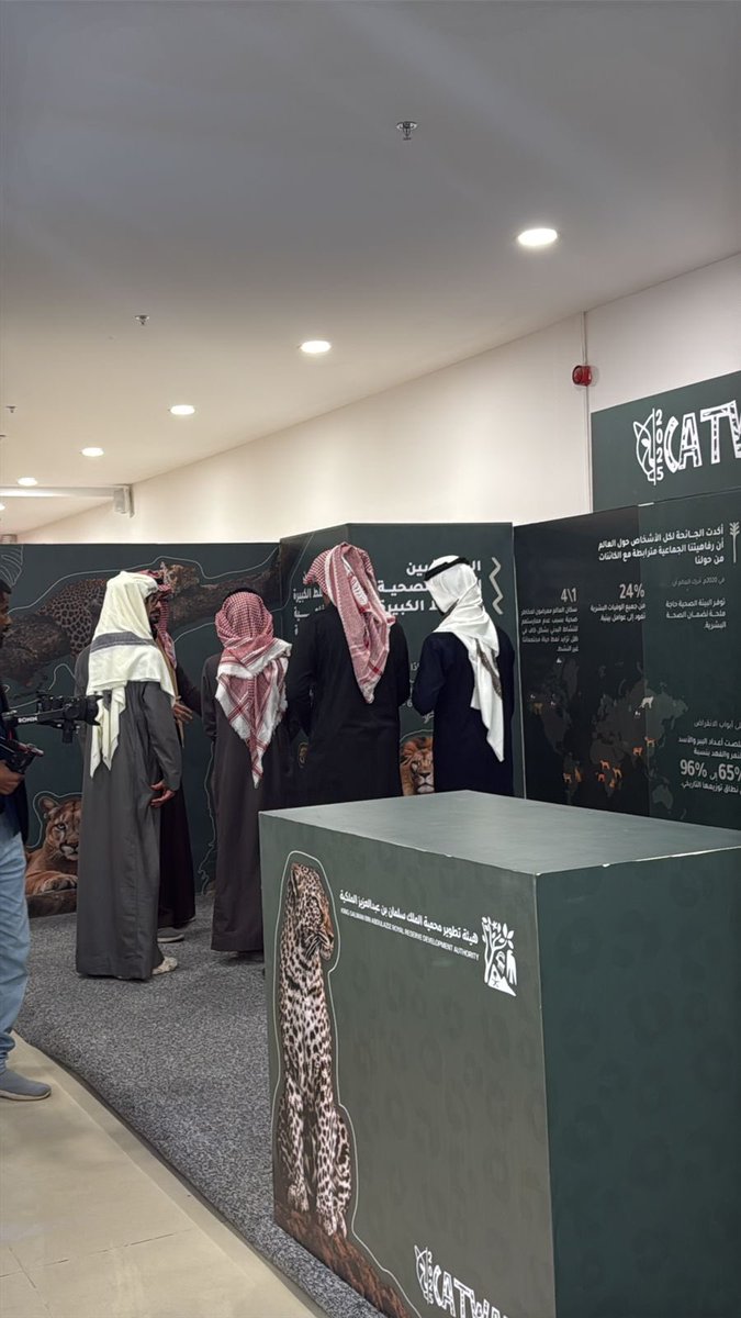 شارك فريقي سدر وزيتون القريات وفريق التقنية التطوعي التابعين لجمعية تطوع بالقريات مساء اليوم بتنظيم فعالية ( كات ووك ) والتي تنظمها هيئة تطوير محمية الملك سلمان الملكية والتي افتتحت في مول القريات ،وستقام  الفعالية الرسمية يوم الاثنين القادم بممشى القريات.