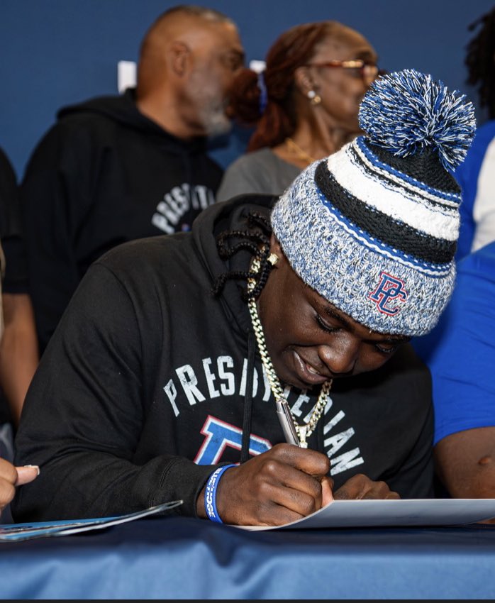 Pen to paper….🗒️✍️ THANKYOU GOD <a href="/BlueHoseFB/">PC Football</a> <a href="/CoachWilson_22/">Leroy K. Wilson</a> <a href="/Coach_Englehart/">Steve Englehart</a>