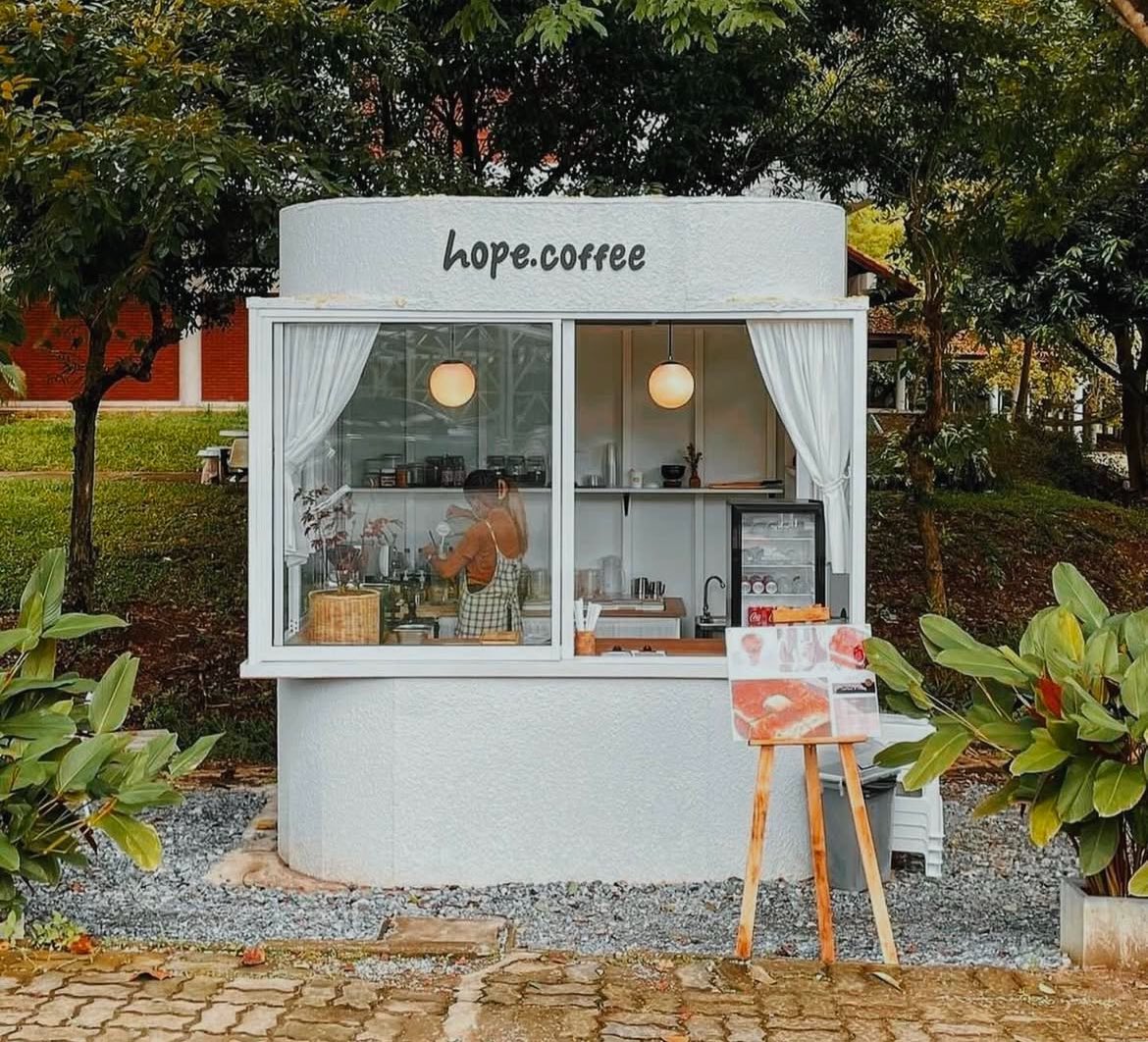 luusssso's tweet photo. Minimalist neighborhood cafe aesthetic >> https://t.co/rsjKvnA5Uc