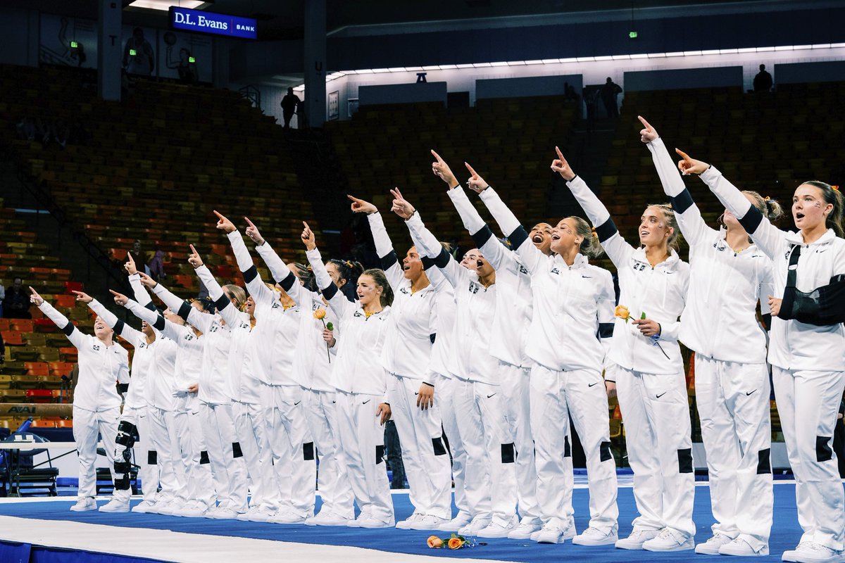 USUGymnastics's tweet photo. 𝐂𝐨𝐧𝐟𝐞𝐫𝐞𝐧𝐜𝐞 𝐖𝐢𝐧 ✅
𝐄𝐯𝐞𝐧𝐭 𝐓𝐢𝐭𝐥𝐞 𝐒𝐰𝐞𝐞𝐩 ✅
𝐒𝐩𝐞𝐜𝐭𝐫𝐮𝐦 𝐌𝐚𝐠𝐢𝐜 ✅ https://t.co/qxNsCYVAD4