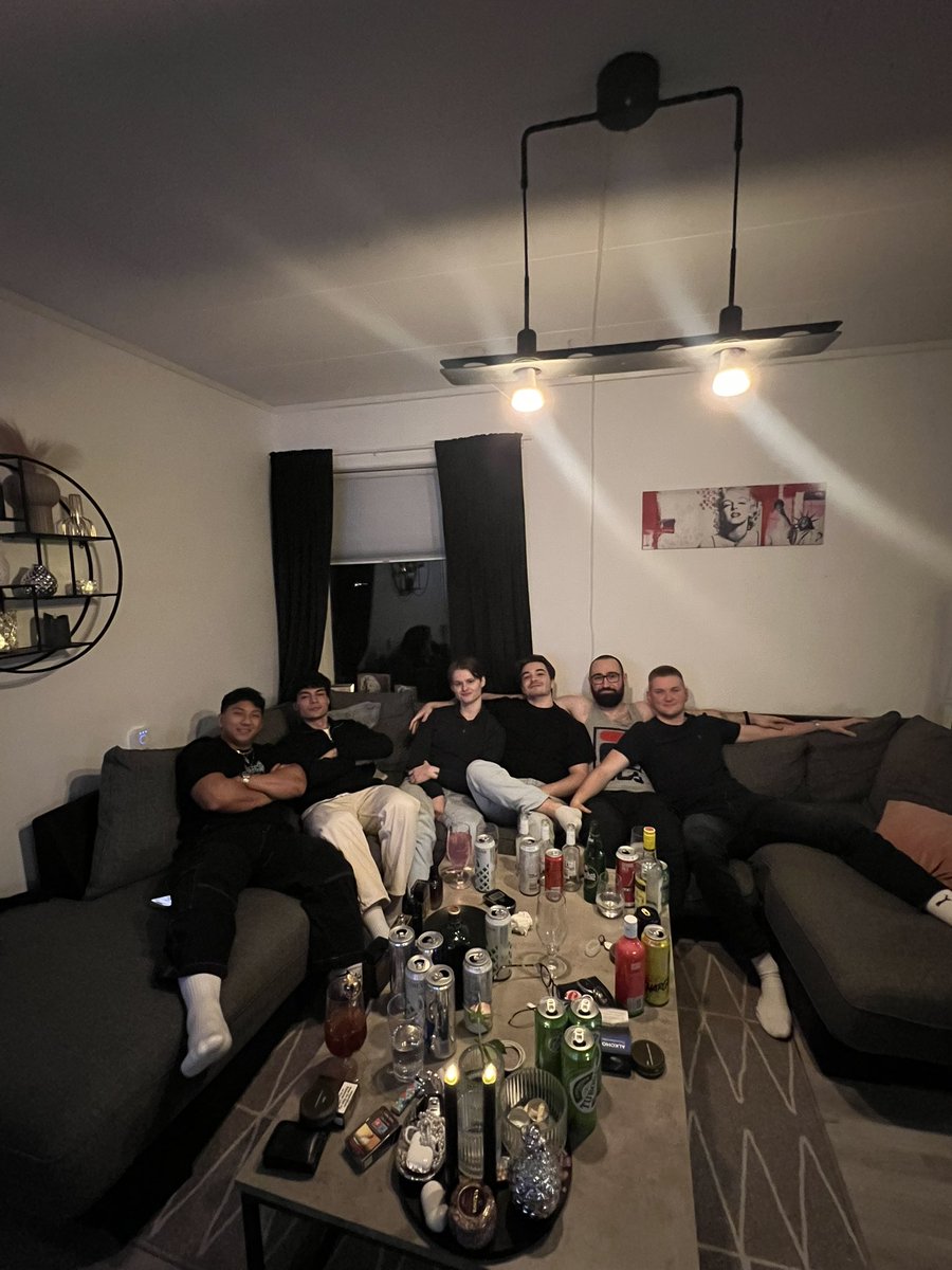 Jiigics's tweet image. Fleire som føle det samme. 1.div i Norge har tapt seg fullt. Dissa guttane kunne slått kem som helst i 1.div anyday. Hilsen Norgestoppen(beruset) @TommyMcsgo