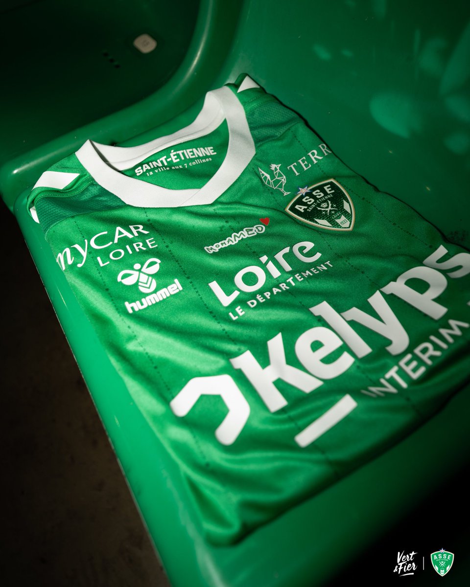 L'hommage de l'ASSE au petit Mohamed, décédé à l'âge de 7 ans après avoir lutté plusieurs mois contre la maladie. 🕊💚

On pense à tes proches, Mohamed. 🙏

📸 <a href="/ASSEofficiel/">AS Saint-Étienne</a>