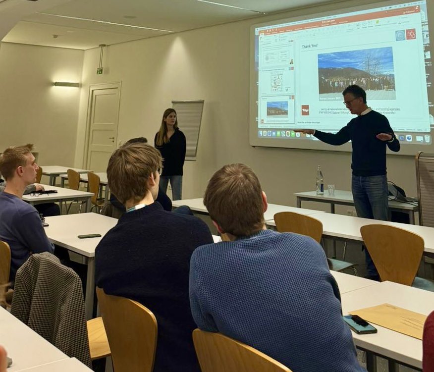 KlinPharm's tweet photo. It was a pleasure welcoming Prof. Dominik Wolf @MedUniInnsbruck for a talk on myeloid inflammation in health and cancer 💐#iTarget https://t.co/k6NNo57u3x