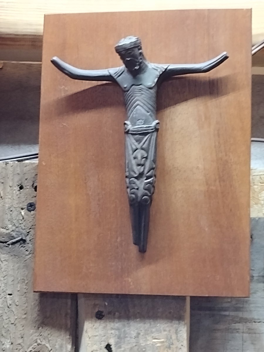 DannyFantod's tweet image. I think this crucifix is a reproduction, made to look damaged rather than being damaged. Still interesting. I think it was mounted on wood later. #Vintage #Pickers