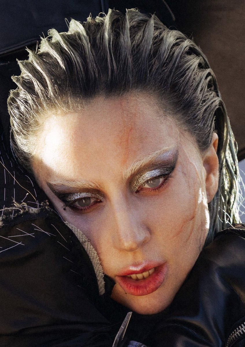 LGTHELOML's tweet photo. still obsessed with this disease makeup… those detailssss https://t.co/z0az7mpEEx