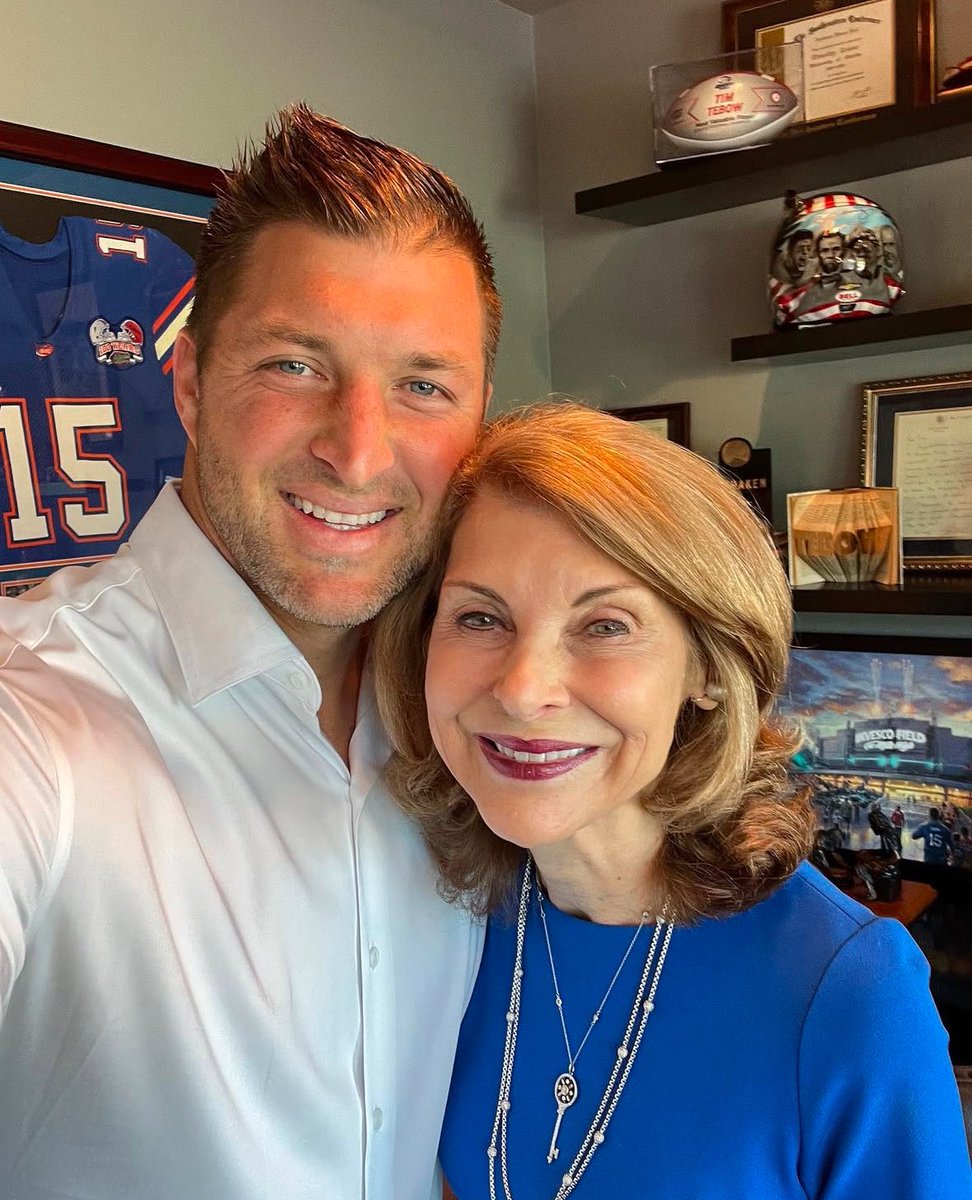 annamlulis's tweet image. This is Tim Tebow.

He’s a husband, father, and son.

When he was a child, doctors told his mom to abort him due to “complications”

His mom refused.

He went on to become a Heisman Trophy winner and play in the NFL.

He now saves unborn children like him

Every child is valuable