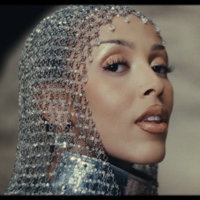 DojaCatStats's tweet photo. .@DojaCat had her biggest streaming day on Spotify this year with 18.5 million streams across all credits (via. @SpotifyDojaCat). https://t.co/devj4mjfmS