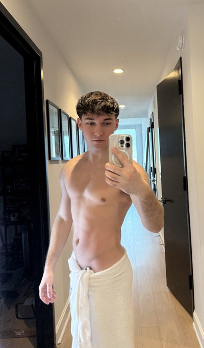 Any men out there still find an all natural man body attractive? https://t.co/t49SQi59Eb https://t.c
