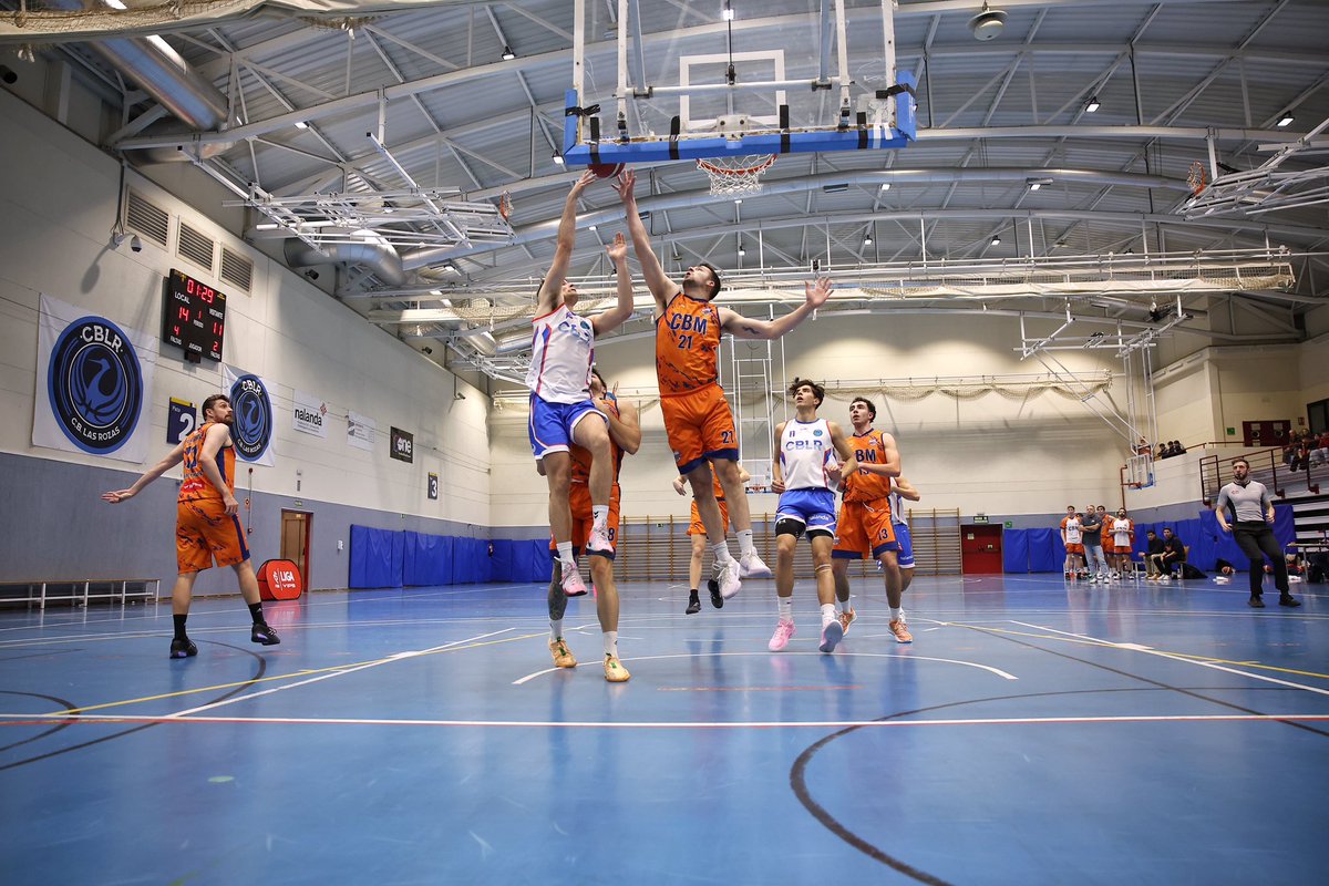 FBMadrid's tweet photo. #LigaVIPS | ¡Final del partido! @cblasrozas 67 - @CBMajadahonda 64. Los de Guillermo Ibáñez consiguen su octava victoria de la temporada. 

⛹🏻 Asier De la Iglesia (Rozas): 18 puntos, 11 rebotes, 31 de valoración. 

📊 Estadísticas en @SwishAllHoops:  https://t.co/iFN3OS4lUy https://t.co/88F0hW4OO0