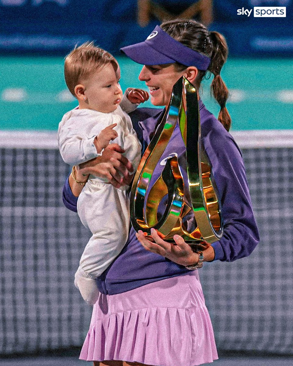 Belinda Bencic celebrated with baby daughter Bella after beating Ashlyn Krueger in the Abu Dhabi Open final! 🥰🏆