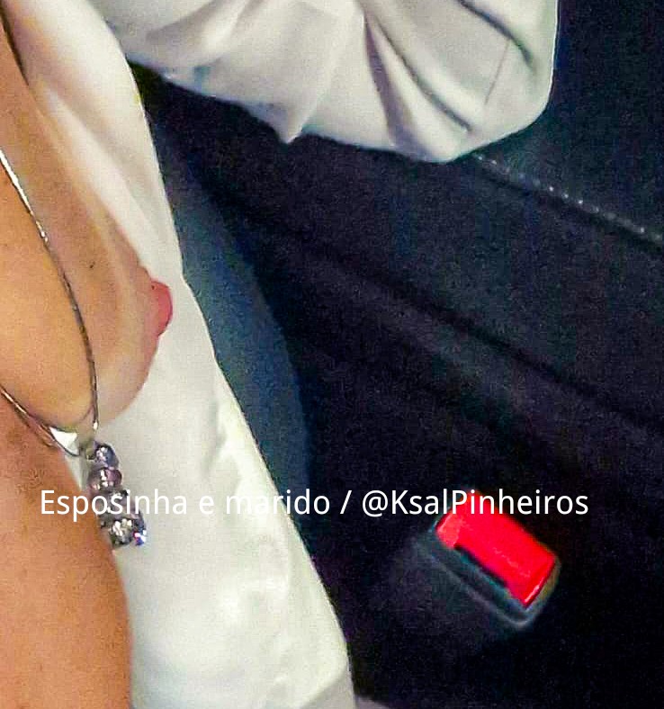 A gente adora brincar com #exibicionismo. Muitas vezes fazer uma foto discreta é mais difícil do que uma explícita. A #esposinha é mestre em deixar a blusa abrir sem querer na hora de descer do carro.
#esposinhaemarido #esposasafada #slutwife #hotwife #esposaputa #casadasafada