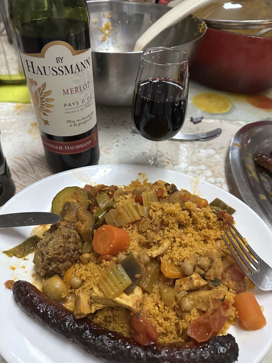 christophe92110's tweet photo. #christophe92110 #couscous #recettefacile #merguez #semoule #legumescouscous #poischiches #poulets https://t.co/ztKQ4mYzrS