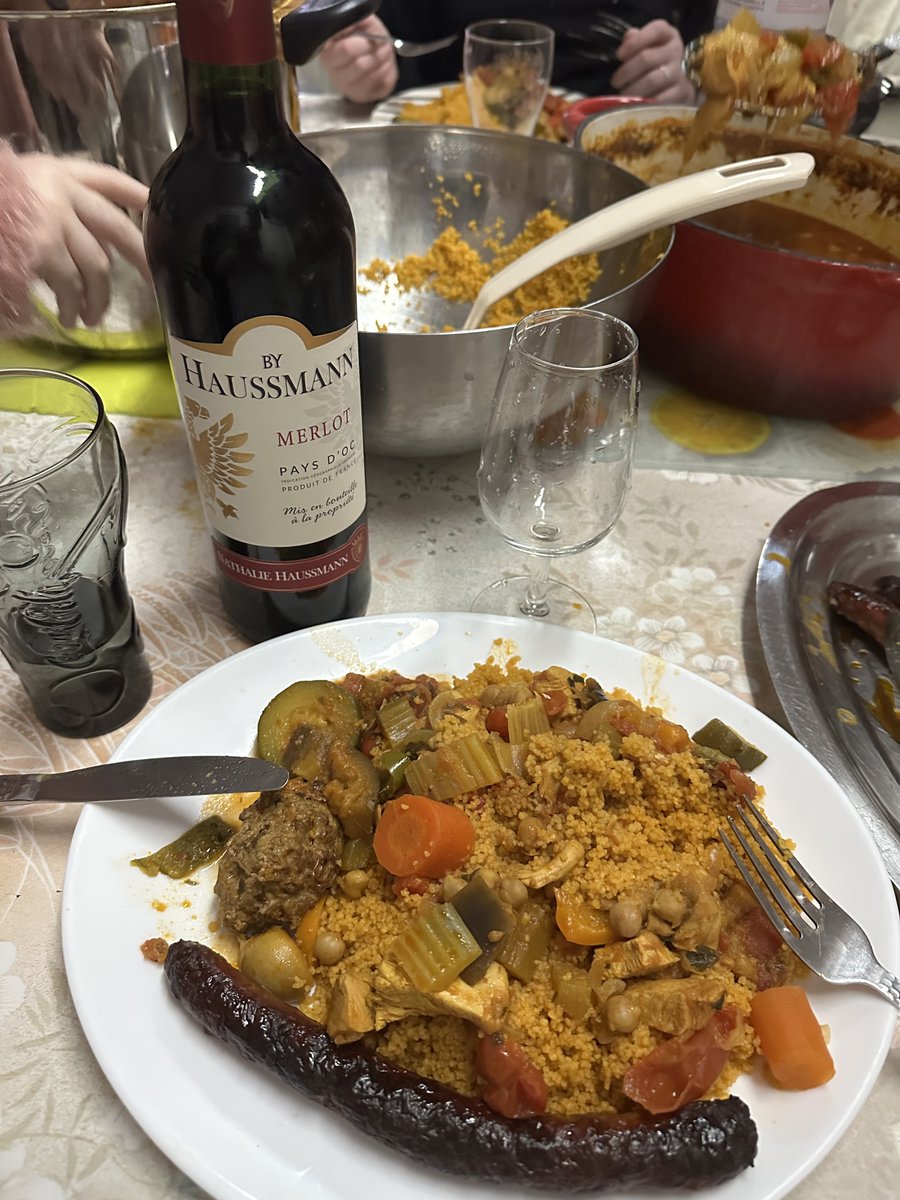 christophe92110's tweet photo. #christophe92110 #couscous #recettefacile #merguez #semoule #legumescouscous #poischiches #poulets https://t.co/ztKQ4mYzrS
