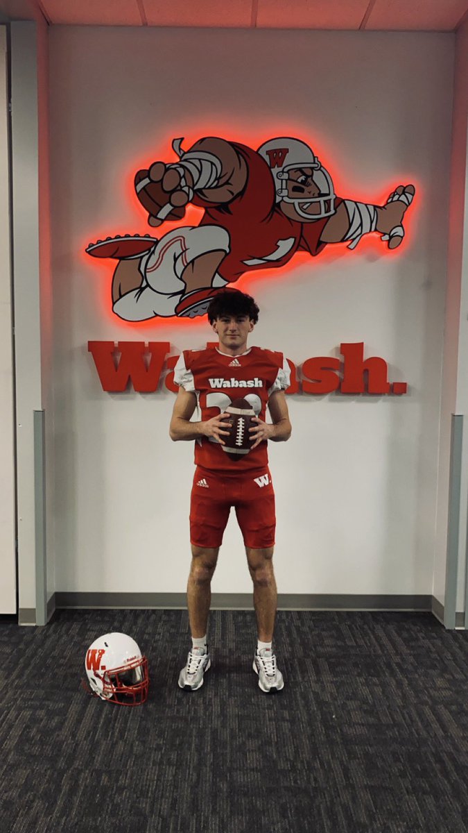 MalachiMink's tweet photo. Thank you @gillincm and @coachgilbert10 for taking the time to get me out for a visit. Had a GREAT time meeting the staff! https://t.co/yjipidftoy