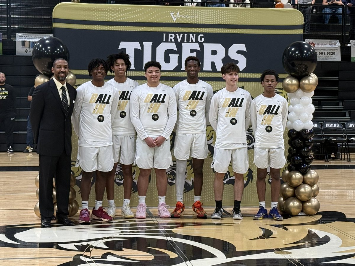 IrvingBoysHoops's tweet photo. Senior Night was a success! Thank you to our Senior Players, Senior Trainers for your contributions this season! 

A special thank you to our parents that helped organize, decorate, and contributed to making the night special!
#WeAreIrvingHigh @IrvingHigh @_BNick @IISDAthletics https://t.co/WxzWy3oM3G
