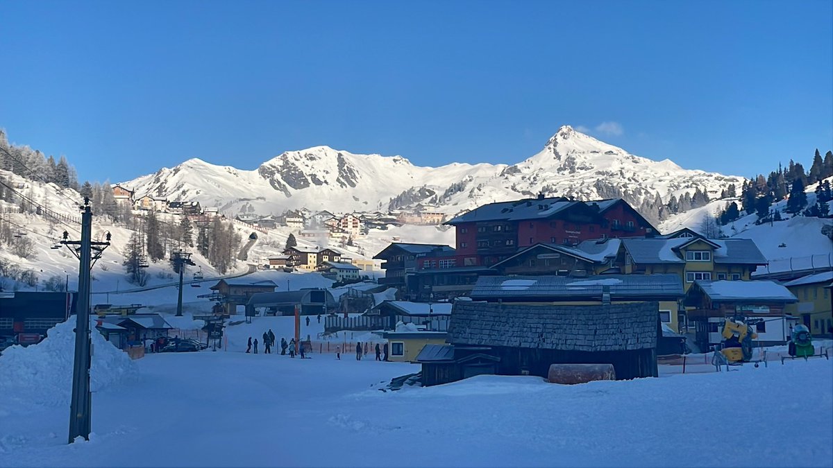 Well that’s a wrap on another amazing ski trip. We are very proud of all the children and we hope they had a great time. I think we will all miss waking up to this view. Roll on 2027 ⛷️ 🎿