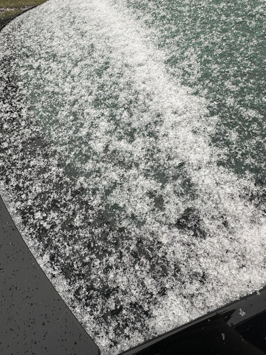 Graupel, NE Warren, Ohio 3:45 pm <a href="/NWSCLE/">NWS Cleveland</a> <a href="/EricWFMJ/">Eric Wilhelm</a> <a href="/JimmyWfmj/">Jimmy Wendolek Wx</a>