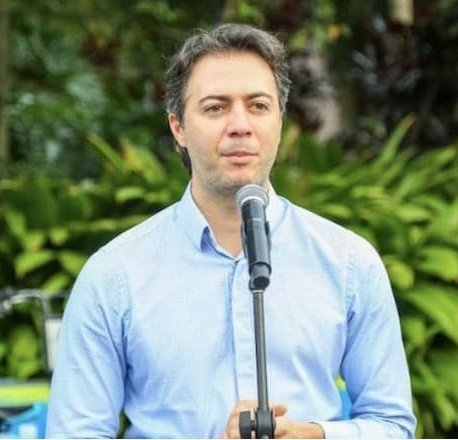 ¿Por quién votarían?

🔄 Germán Vargas Lleras 
♥️ Daniel Quintero