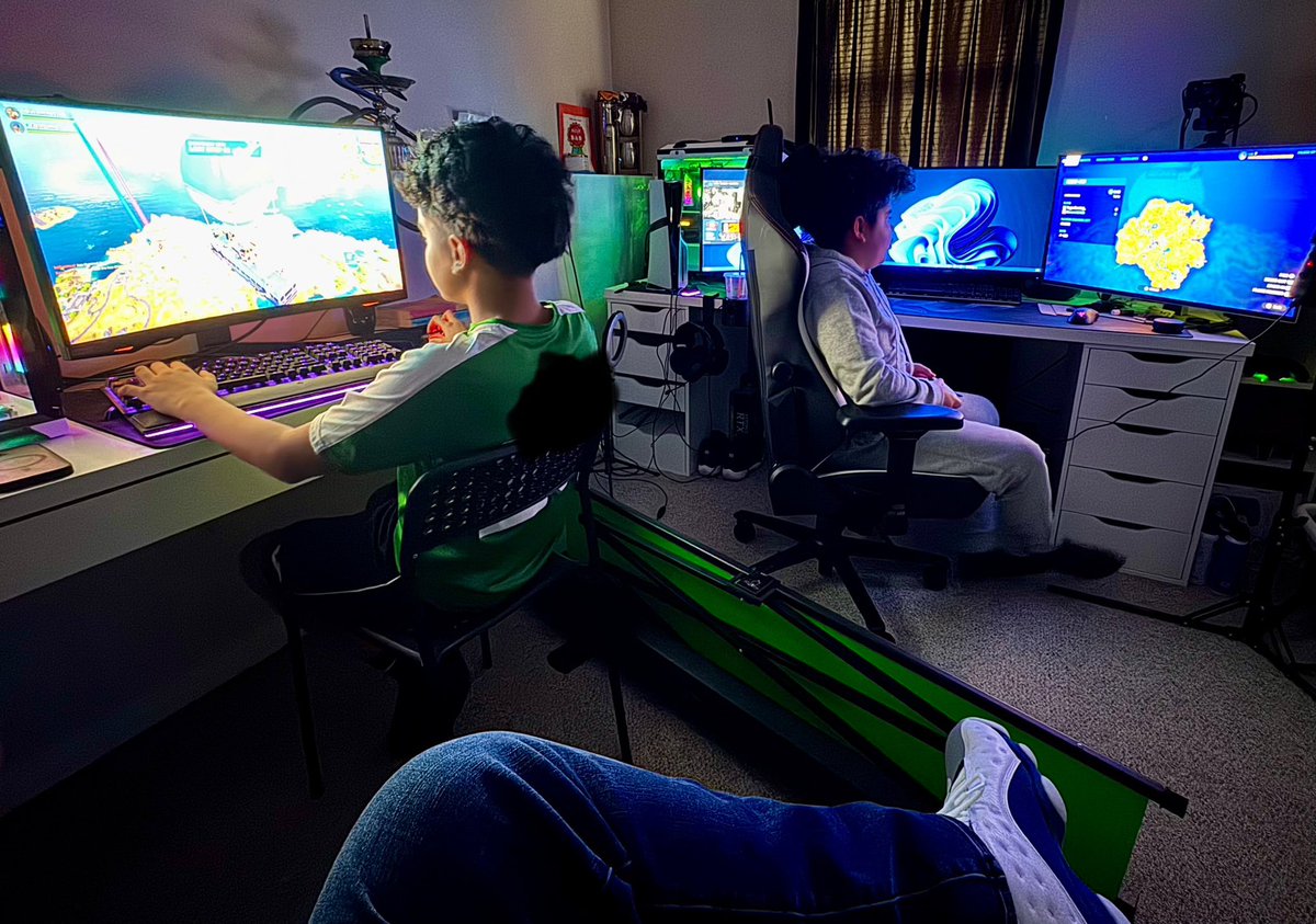 Tagzz2K's tweet photo. Since I canโt play on my PS5 due to the outage, might as well let the kids take over my setup and play Fortnite, as I sit here and watch ๐คท๐พโโ๏ธ #DualPCSetup https://t.co/7nVqLk990l