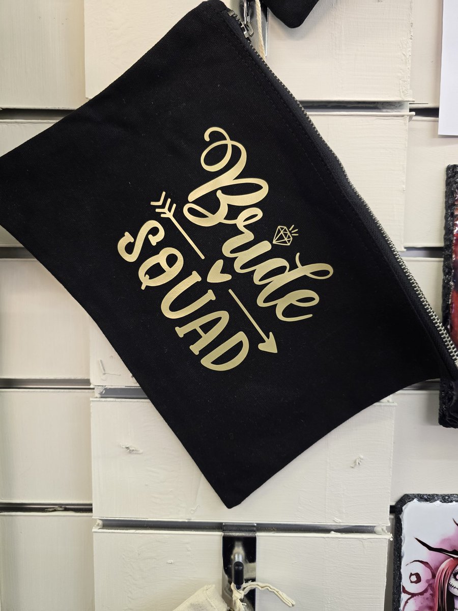 keepmegifts tweet media