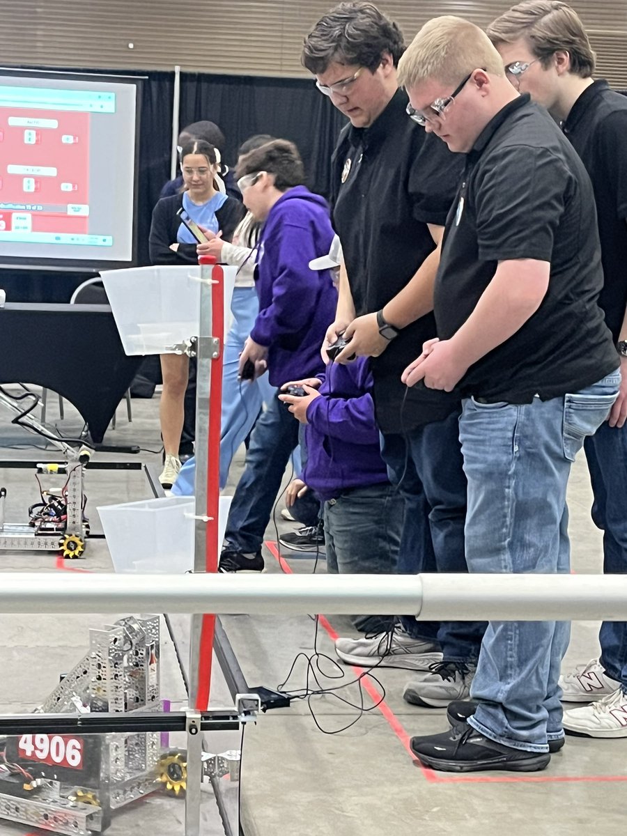 sdtorres's tweet image. Spent the day cheering on Midland ISD students! Love all of the opportunities Midland ISD offers! #studentexperience