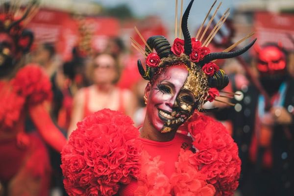 onnaagata's tweet photo. Aujourd’hui, on vous présente le Carnaval de Martinique. Evènement très attendu sur l’ile, son origine plonge directement dans notre passé colonial. Cette tradition reste, devenant alors, une célébration forte, unique et vivante. https://t.co/rLzqNjjhvd