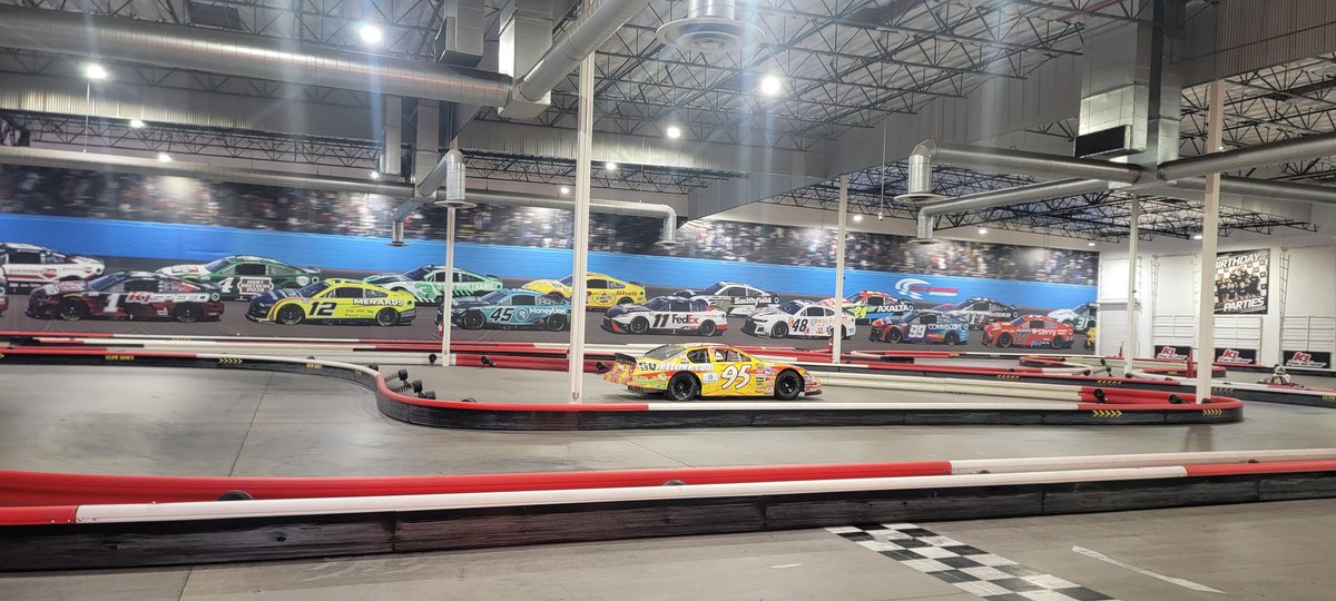 Rudedeck's tweet image. Decker from Eastvale (Calif) listening to @DougPlagens call in between races courtesy of the Panthers app. #WorldFamousFormerTwitterSegment #TkachukDerby 🐀