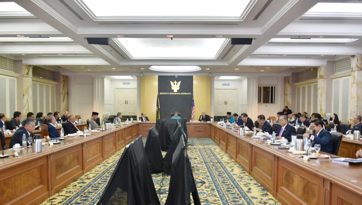 simkuihian's tweet photo. Sarawak Economic Action Council (#SEAC) The 13 Malaysia Plan (2026-2030) meeting (1/2025) chaired by Premier Abg Jo (7.2.2025)
Planning for the 2nd part (half way) of our #PCDS 2030 (formulated with similar ways and stake holders involvement in 2021). https://t.co/wKnvZsuObc