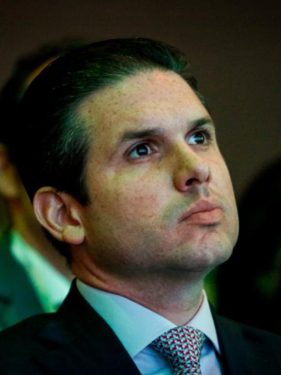 Uma ratazana emergiu do esgoto paraibano.
Esse tem DNA de corrupto.
Mãe, pai, sogra, avó…