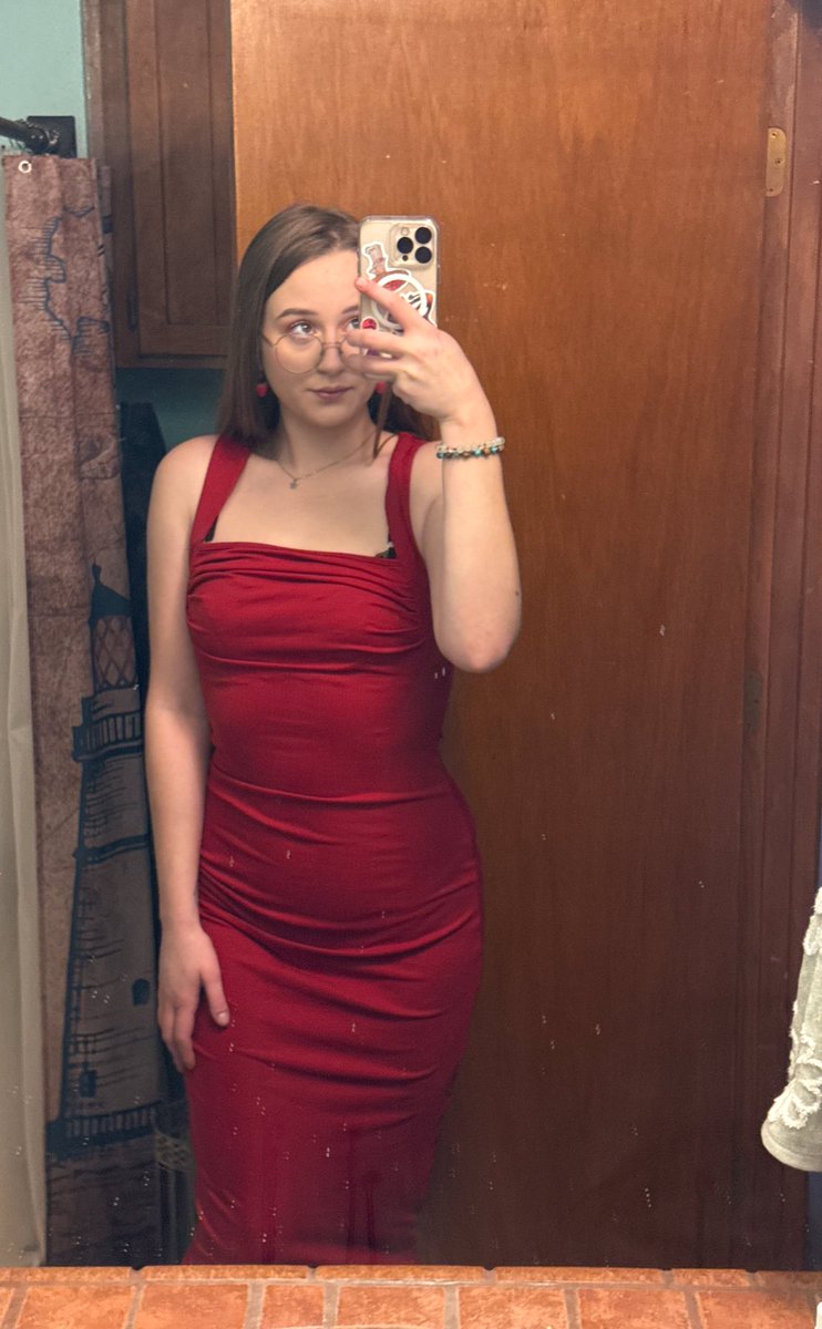 jadeelerouxx's tweet photo. i luv red ♥️ https://t.co/zTr09ie1ez