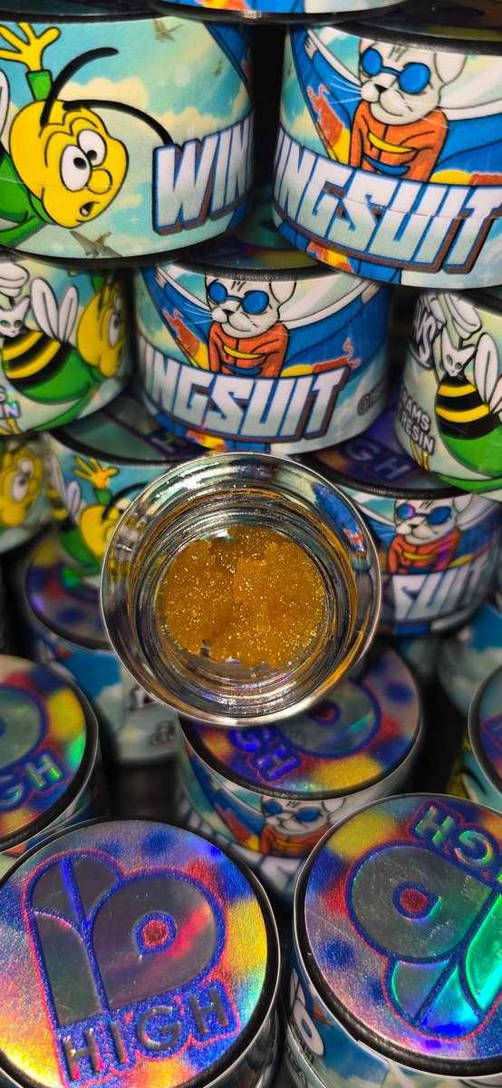 IBHIGHCA's tweet photo. Wingsuit Live Resin 
- This strain literally smells like a can of redbull. One of my favorite terp profiles 

Strain: Wingsuit 
Lineage: Redbullz x Gastrop Pop 
Bred by: Compound Genetics 
Cultivated by: Flavs Exotics 
Extracted by: Yours truly 🐝

#ibhigh #canada #terps https://t.co/MUqfzaSIRR